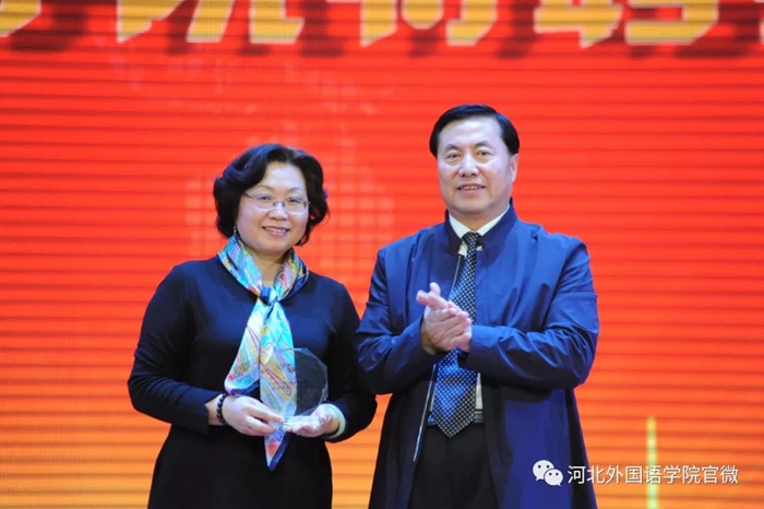 中国驻哥伦比亚大使馆文化参赞走进350vip浦京集团