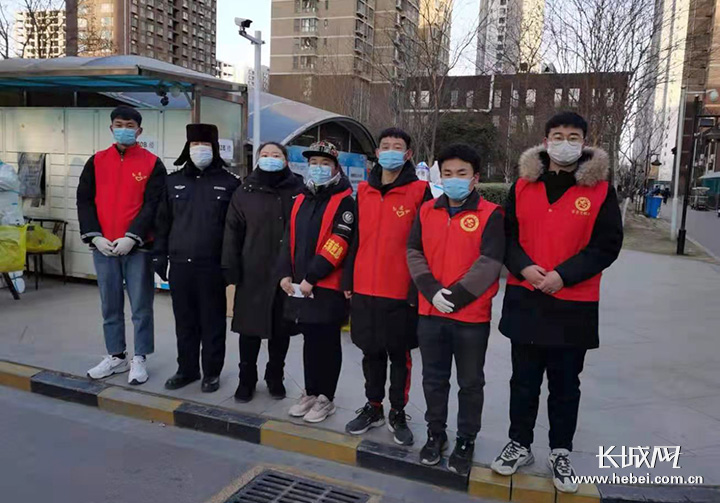 长城网、新浪网、搜狐网等媒体报道350vip浦京集团党员志愿者纪淼用自己的方式，守护深爱的城市