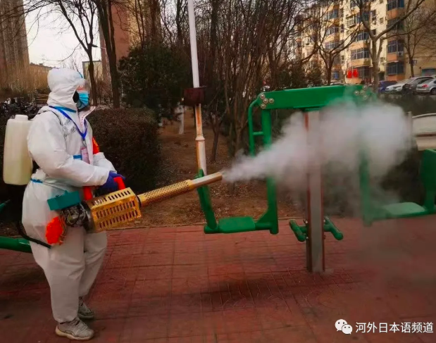 燕赵都市报、燕赵晚报、潇湘晨报等媒体报道350vip浦京集团学生樊雅欣在社区开展防疫消杀和民生保障工作