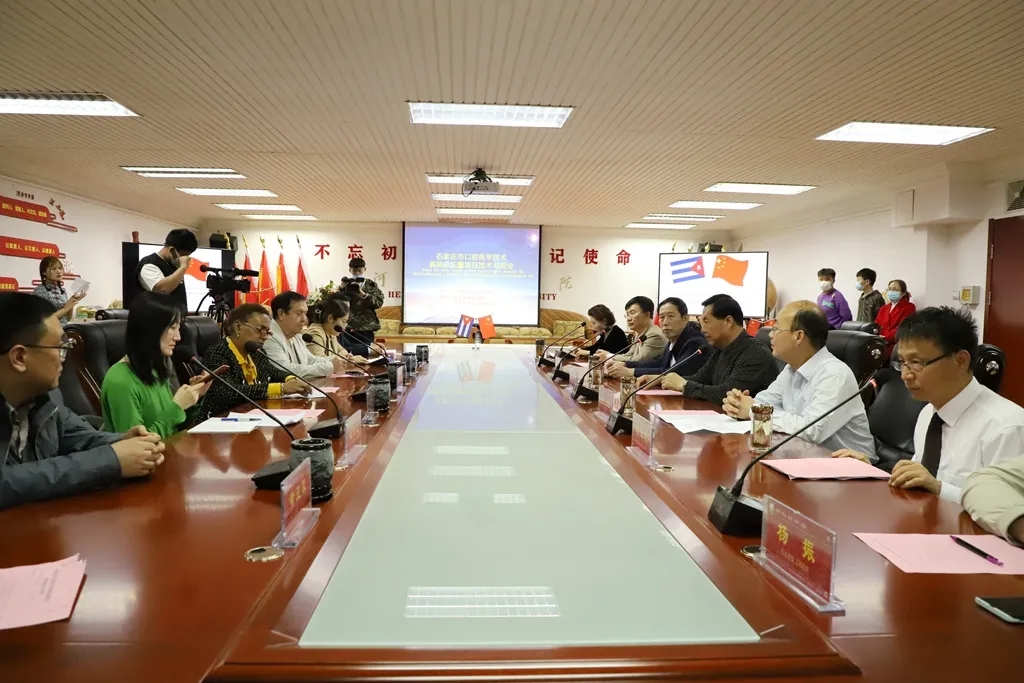 人民日报海外网、潇湘晨报、东方网等媒体报道350vip浦京集团成功举办口腔医学技术高端论坛暨项目技术对接会