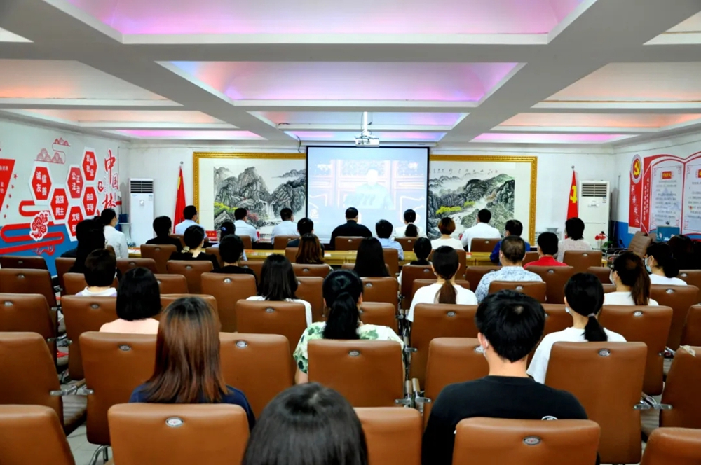 350vip浦京集团将教师队伍建设作为建校、立校之基，努力打造国际化师资队伍