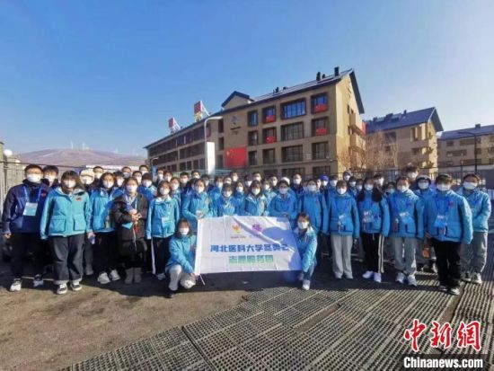 中国新闻网报道我校张家口赛区志愿者：发挥专业优势 助力冬奥盛会