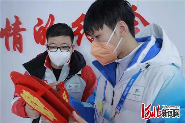 河北新闻网、北京体育广播报道我校冬奥会志愿者赵柯霖：“雪花”虽轻，却是冬奥会的重要保障
