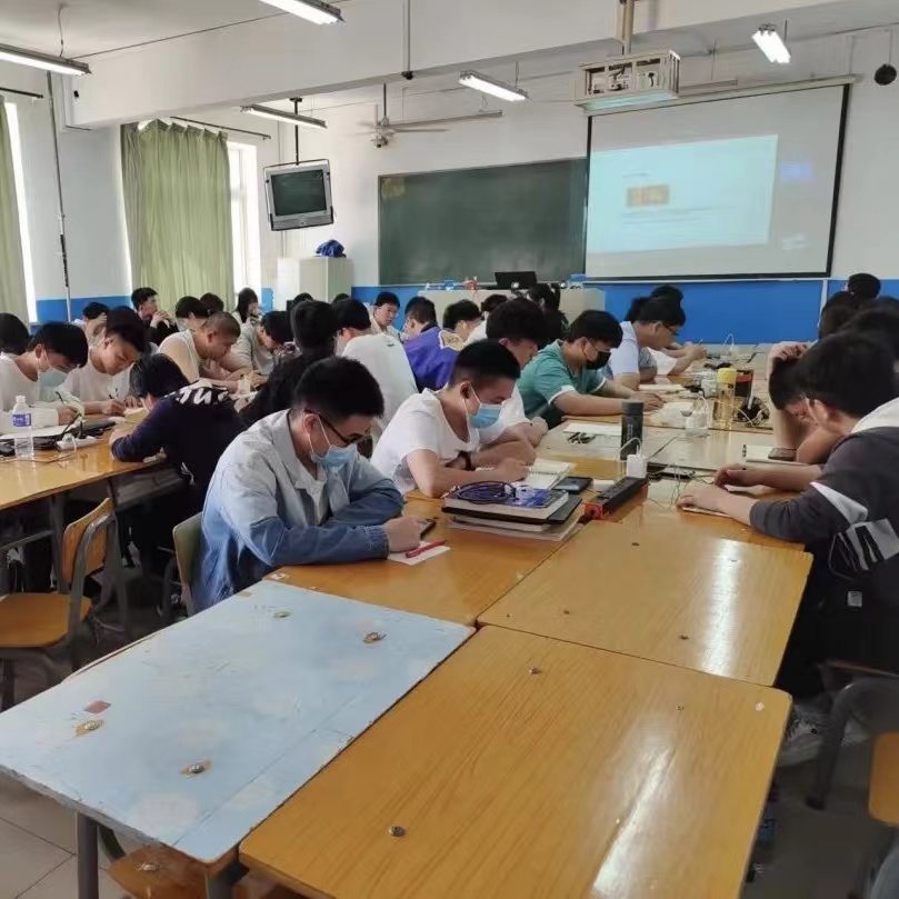 欣赏异国多样风情，品斯里兰卡精彩文化——350vip浦京集团计算机学院开展浅谈斯里兰卡文化和中斯交流主题公开课