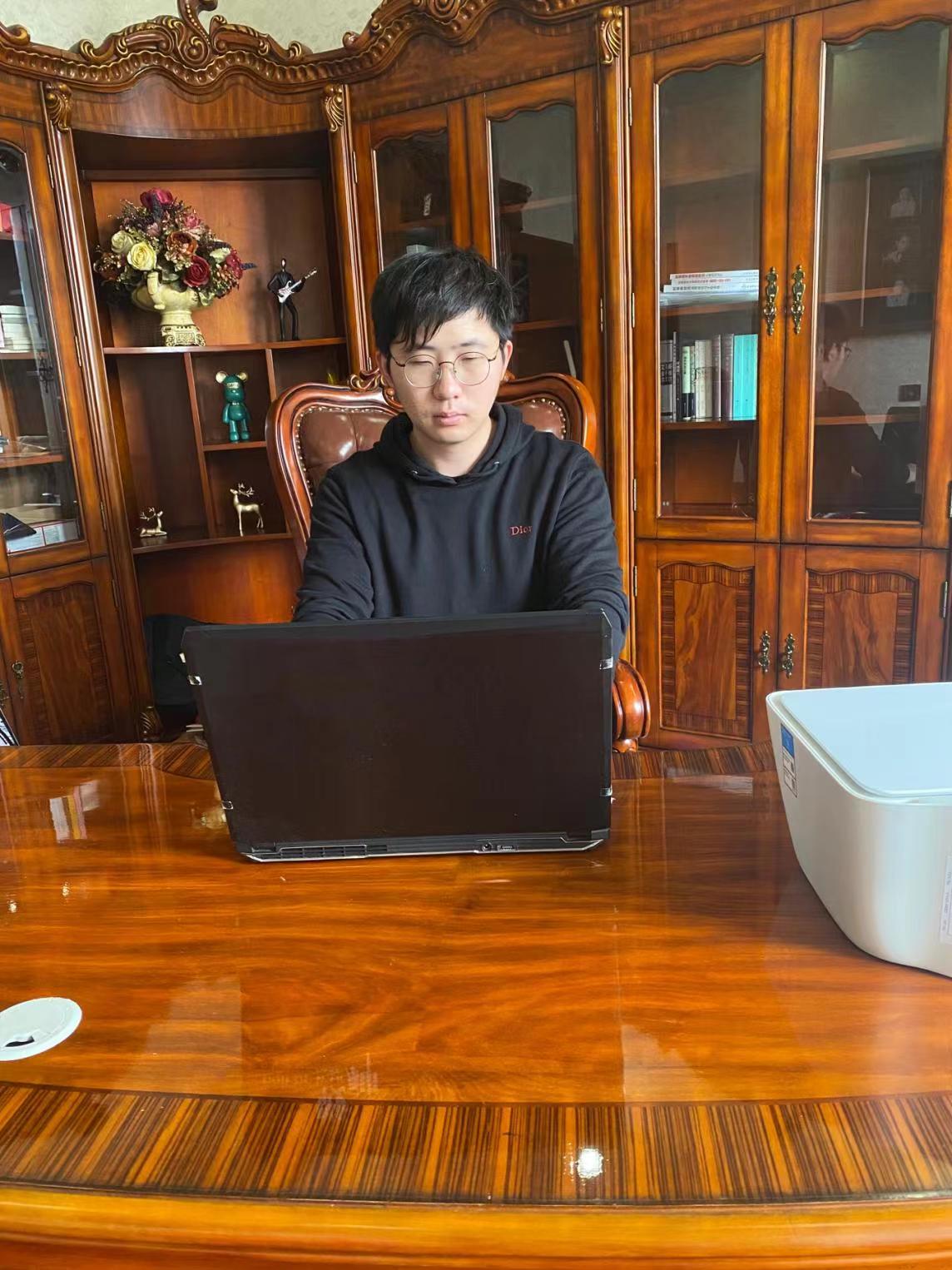 壮志凌云，豪气万丈——吕志豪