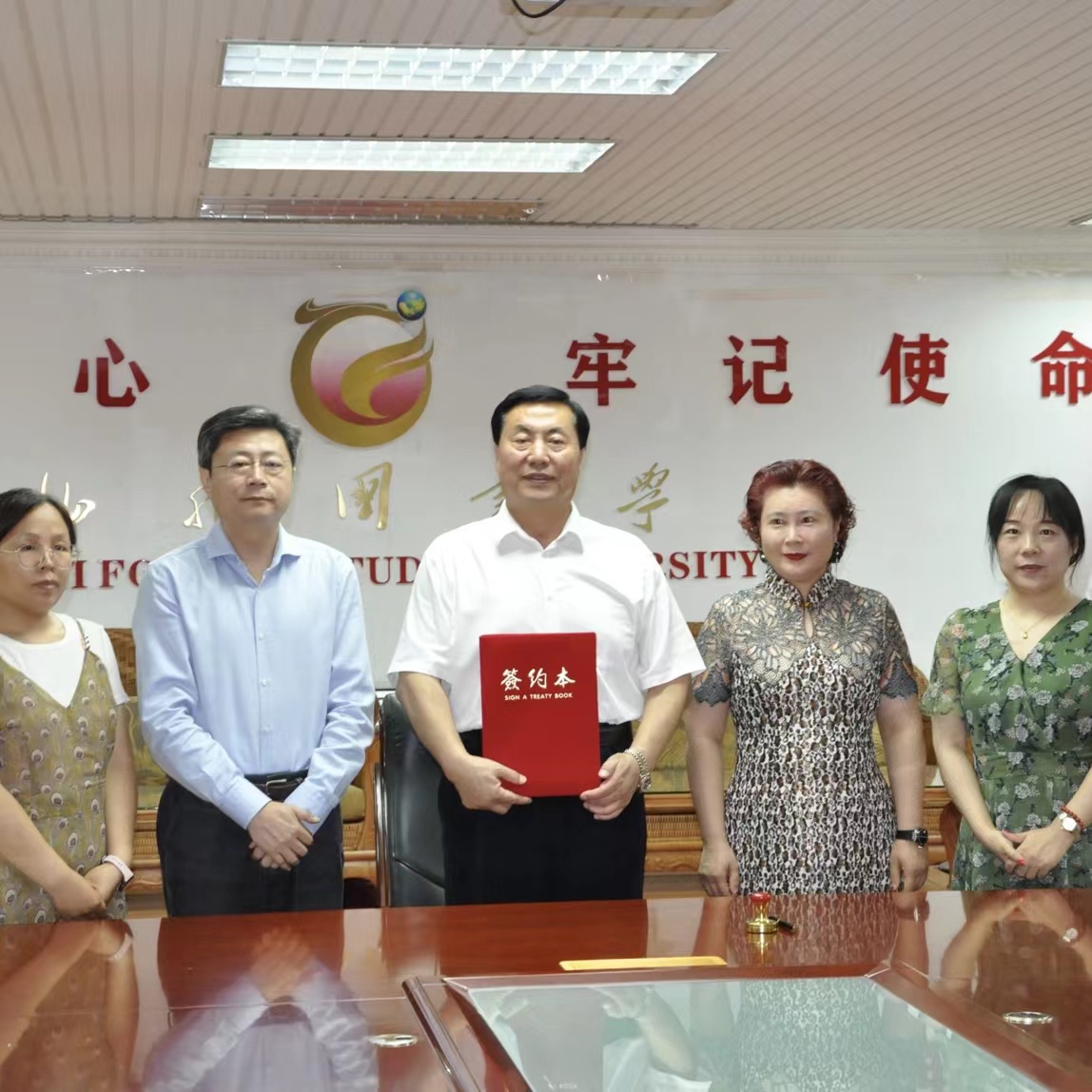 中国350vip浦京集团与哥伦比亚埃斯特尔纳多大学网上签约仪式