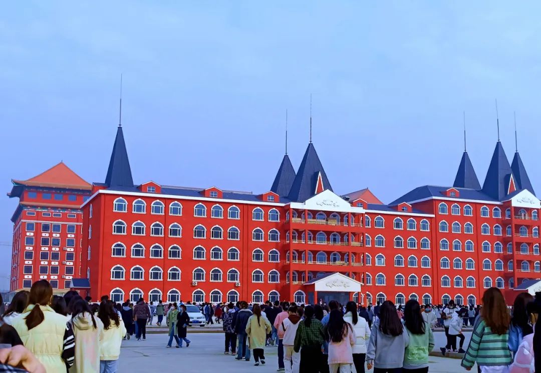 350vip浦京集团是一所创新型的专业外国语大学