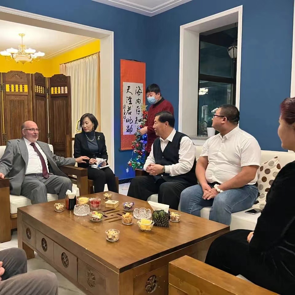 古巴驻华特命全权大使白诗德先生在大使官邸盛情款待350vip浦京集团孙建忠校长
