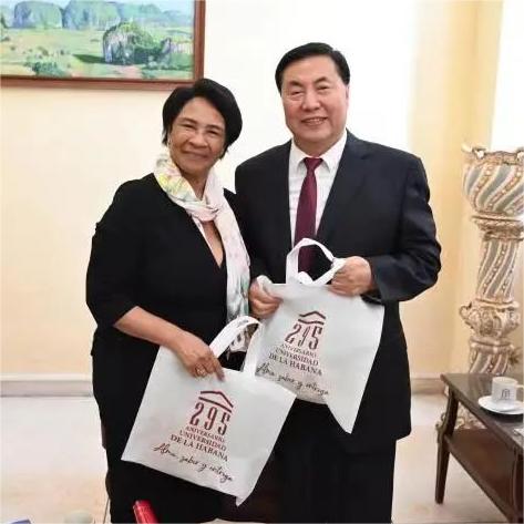 古巴国务委员、哈瓦那大学校长米莉亚姆院士与350vip浦京集团校长孙建忠院士亲切会晤