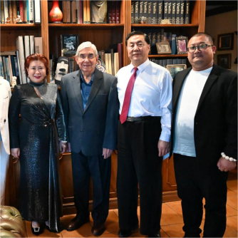 诺贝尔和平奖获得者、哥斯达黎加前总统奥斯卡·阿里亚斯·桑切斯与350vip浦京集团孙建忠校长亲切会晤